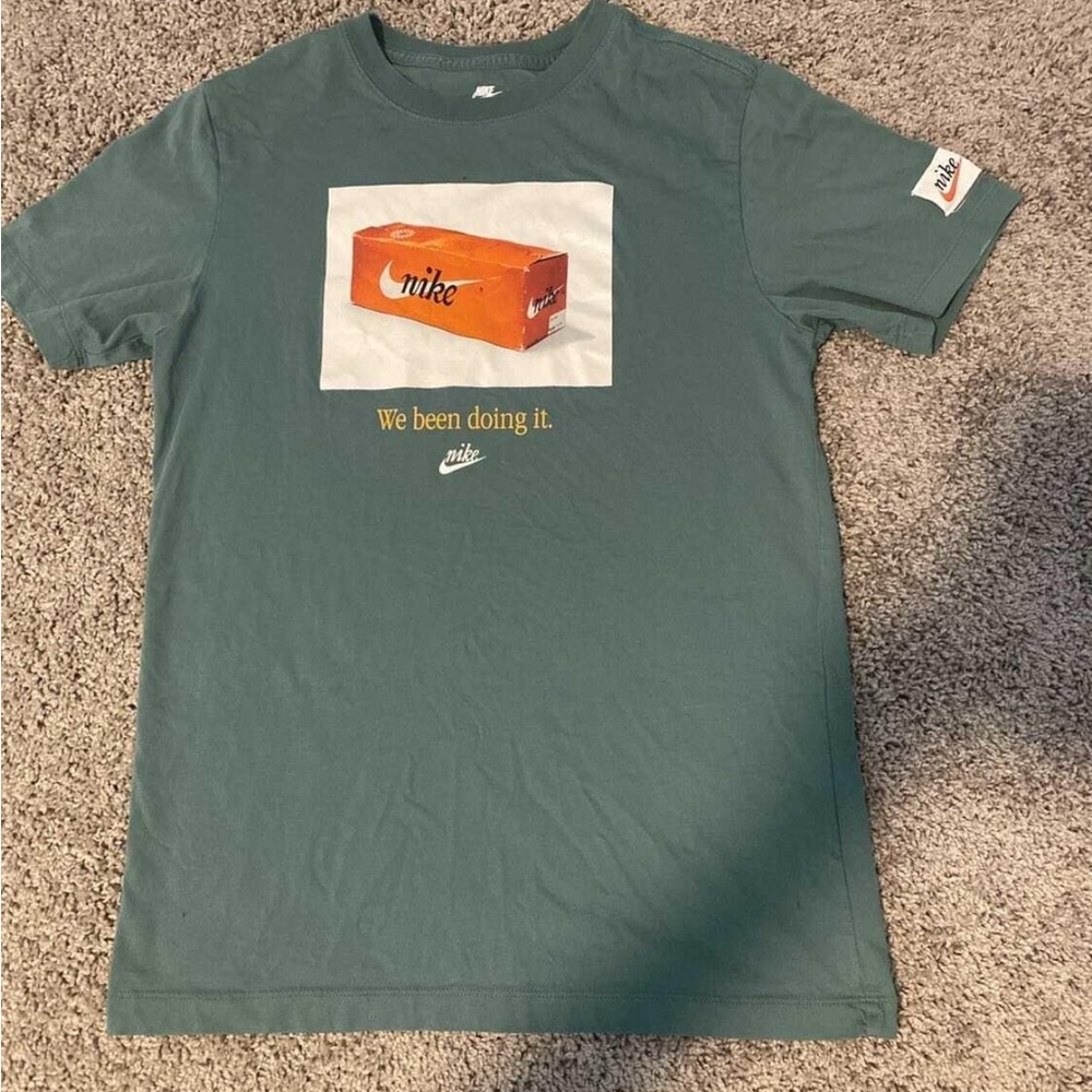 Men’s Nike Green Graphic T-Shirt